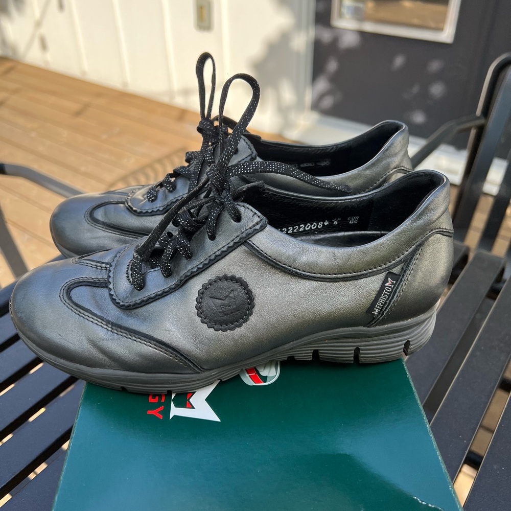 USED Yael Mephisto  women’s shoes - some scuffing plus other general wear.